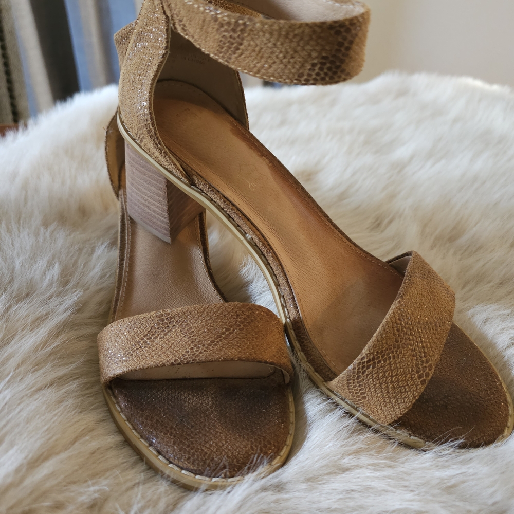 Mi.iM Textured Brown Heels